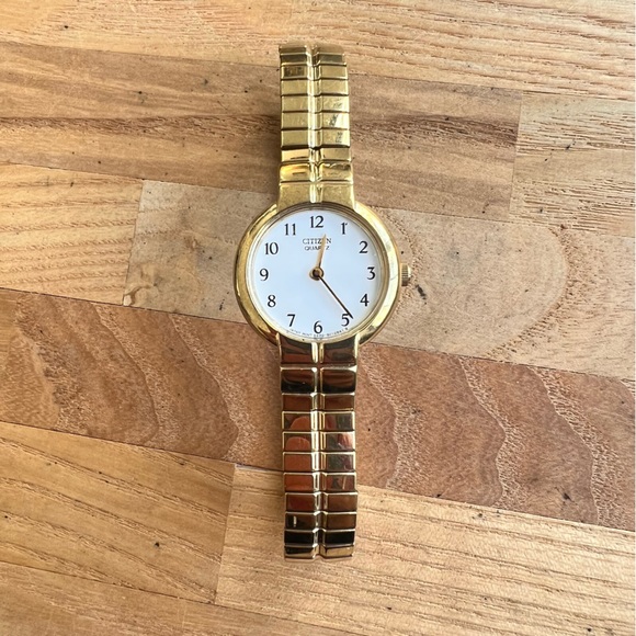 Citizen ladies gold tone dress watch NEW BATTERY - Picture 5 of 9